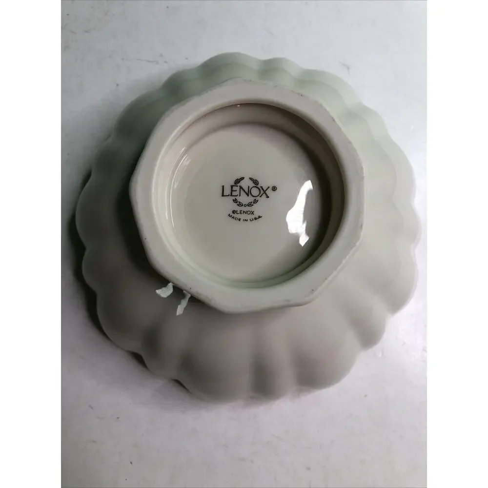 Lenox Symphony Ivory Porcelain Scalloped Footed Bowl 24 Kt Gold Edging Trim 6